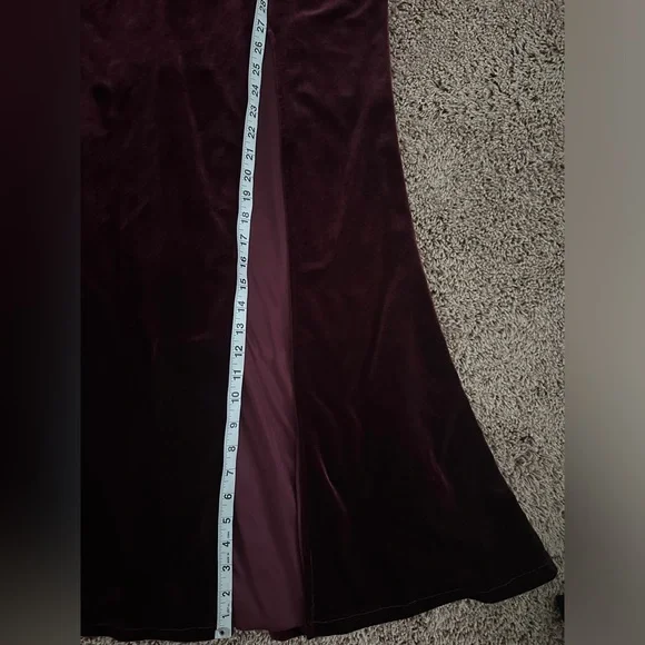 Off The Shoulder Velvet Sheath Dress - Picture 8 of 11